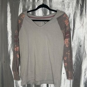 Signature Studio Gray and Pink Floral Long Sleeve Top